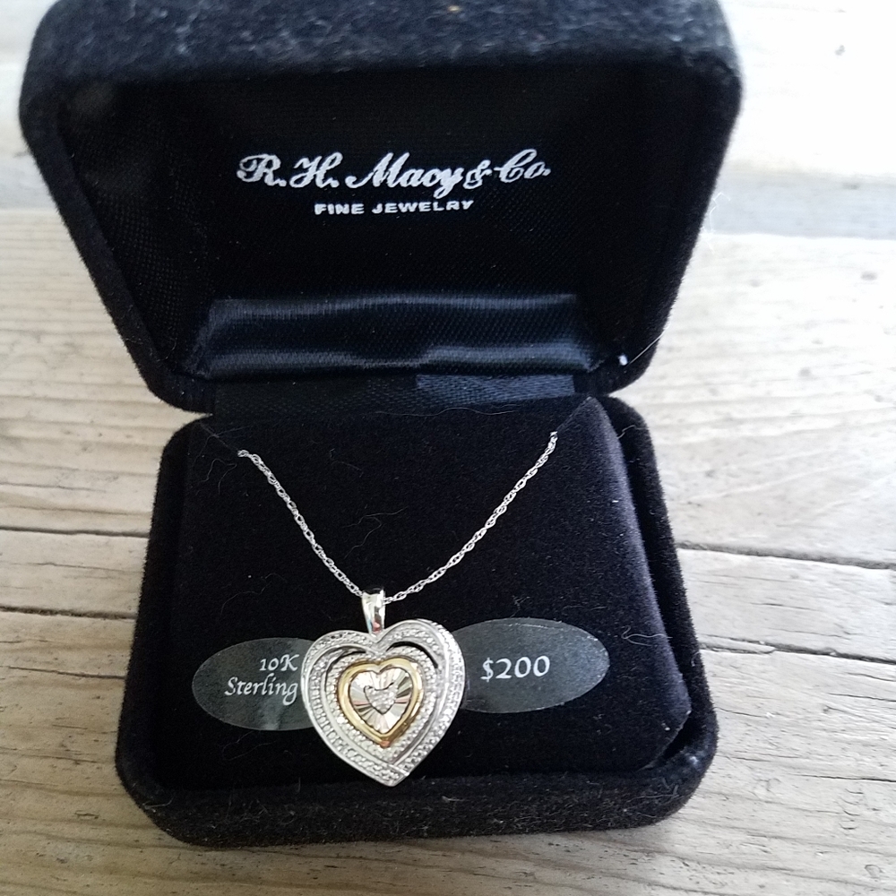 NWT DIAMONDS and GOLD SILVER heart necklace pendant and chain in the box